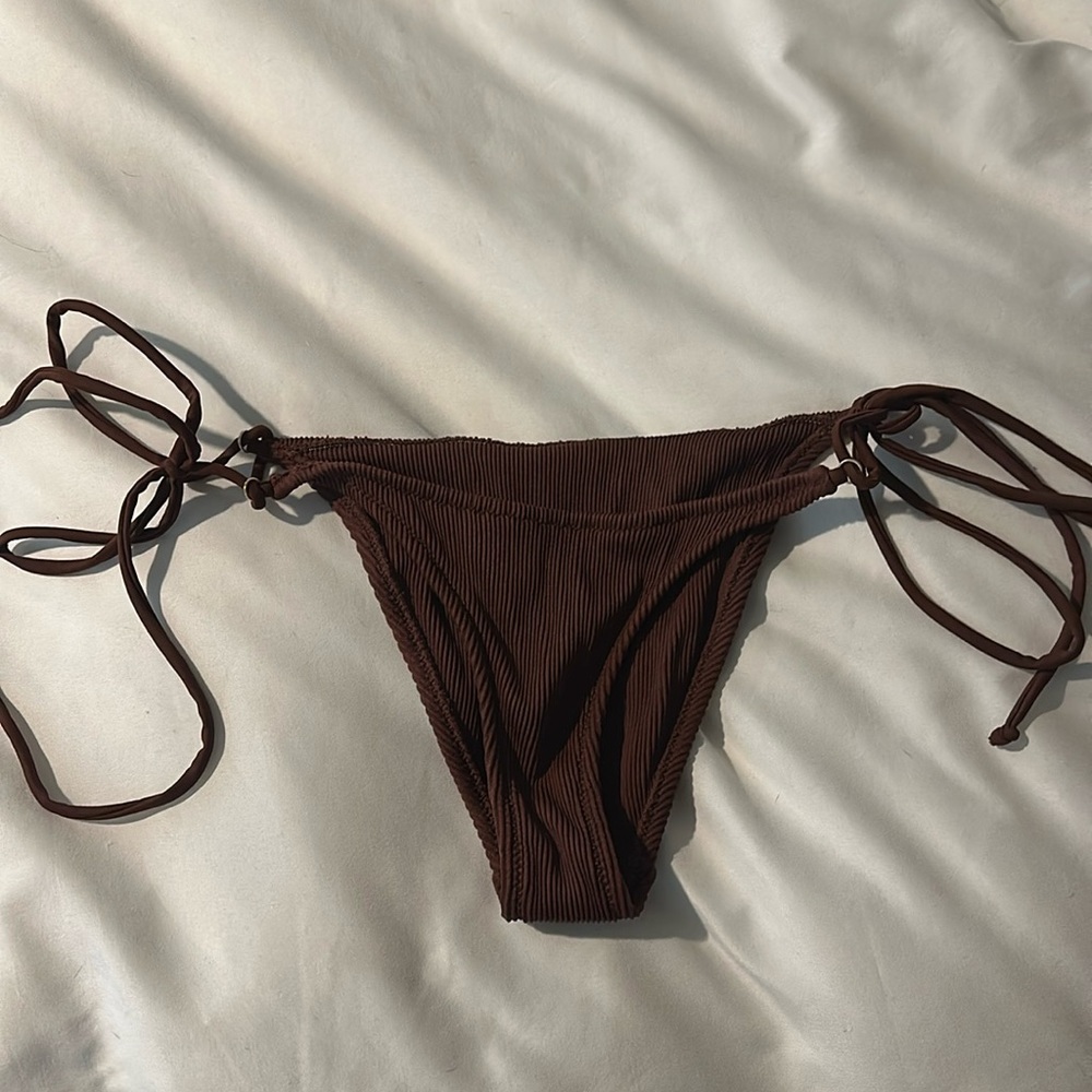 KuLani Kinis
Brown Bikini